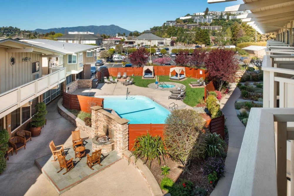The Lodge At Tiburon Image 36